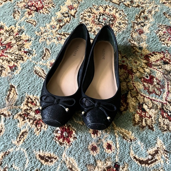 Women’s Size 6.5 ALFANI Black Suede Shimmer Flats - Picture 1 of 6